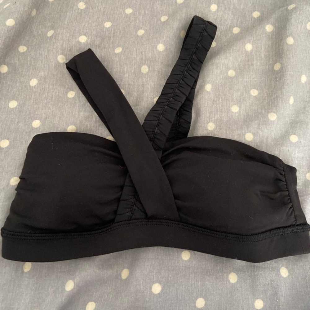 Lululemon Black Criss Cross RARE Sports Bra Size 2
